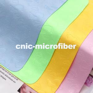 Knitted lens cleaning cloth